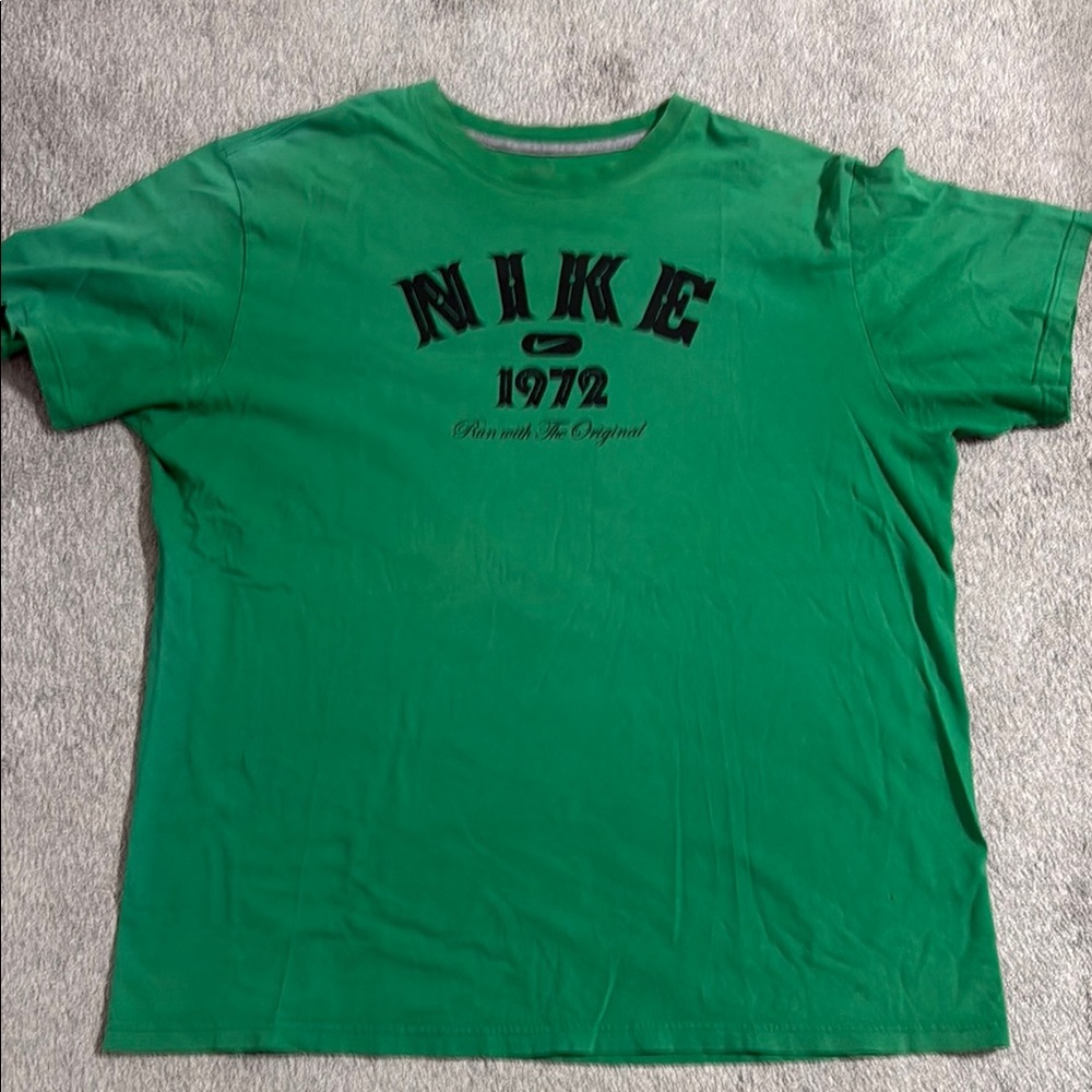 Nike Green Short Sleeve Tee with Graphic Design
